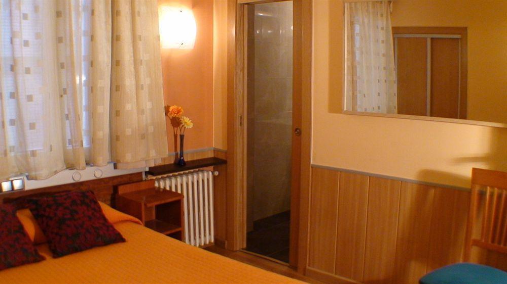 Hostal El Carmen Zaragoza Ngoại thất bức ảnh