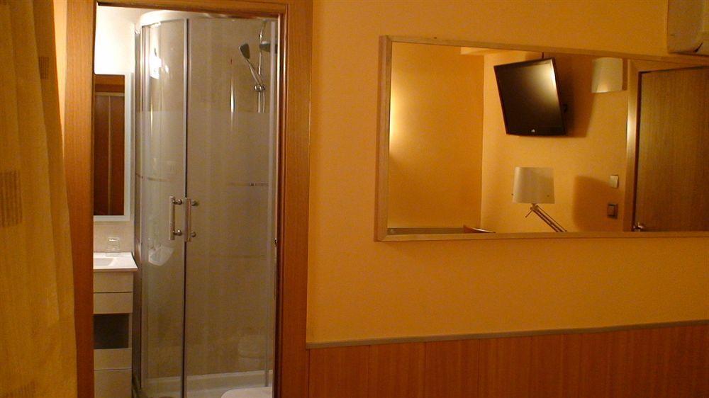 Hostal El Carmen Zaragoza Ngoại thất bức ảnh