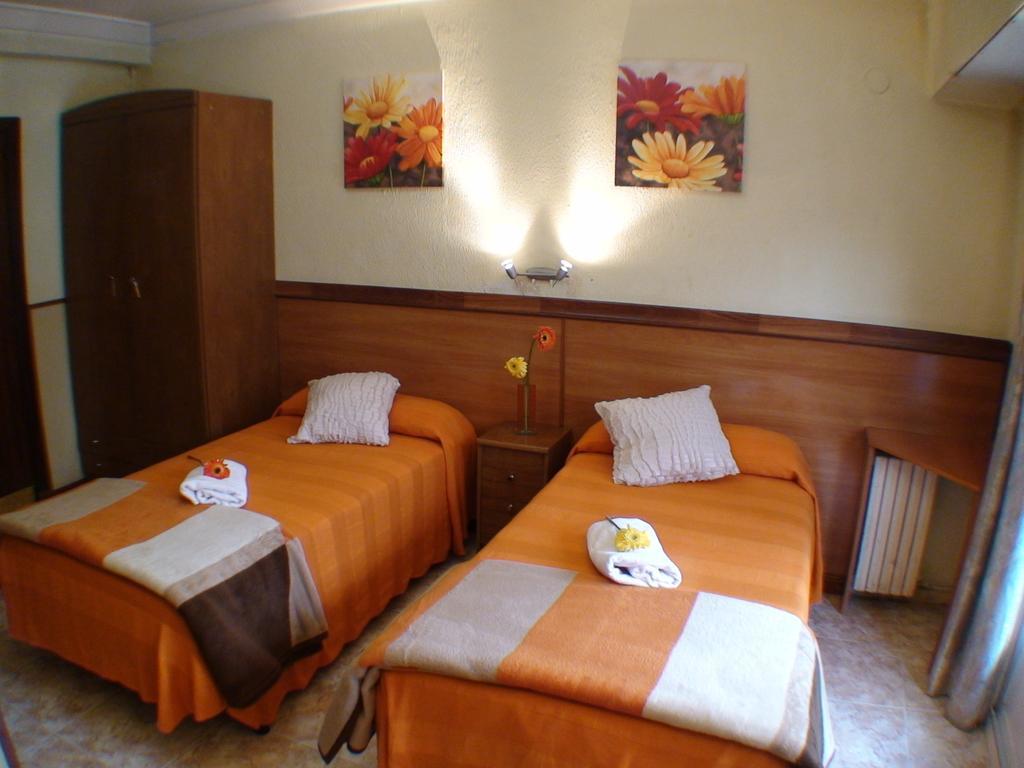 Hostal El Carmen Zaragoza Ngoại thất bức ảnh