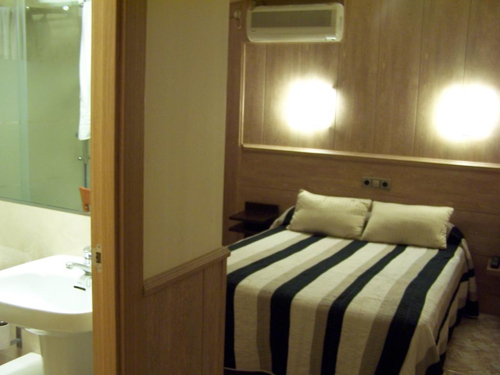 Hostal El Carmen Zaragoza Ngoại thất bức ảnh