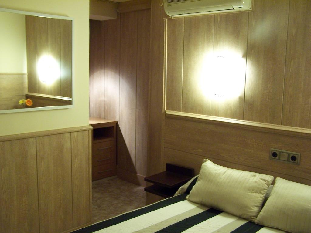 Hostal El Carmen Zaragoza Ngoại thất bức ảnh